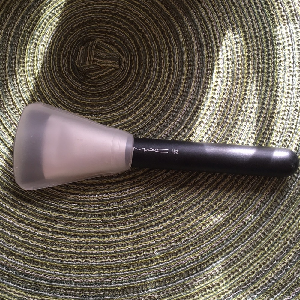 Authentic Mac Cosmetics 163 brush